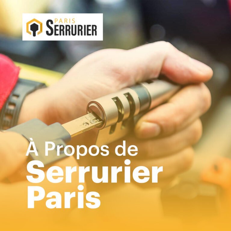 Main tenant un cylindre de serrure avec une clé insérée, logo Paris Serrurier en haut